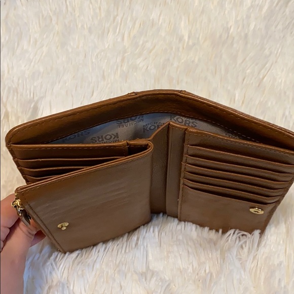 Michael Kors Wallet - Picture 6 of 7